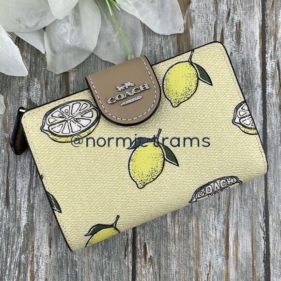 Coach Medium Corner Zip Wallet With Lemon Print Bag Purse - Picture 1 of 11